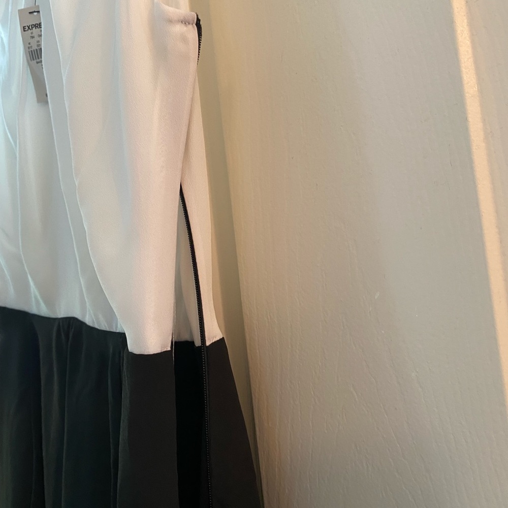 EXPRESS DRESS short, white& black, size2 - Picture 9 of 10